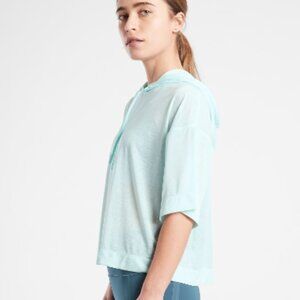 NWT Athleta Vapor Hooded Tee - Medium - Oasis Blue